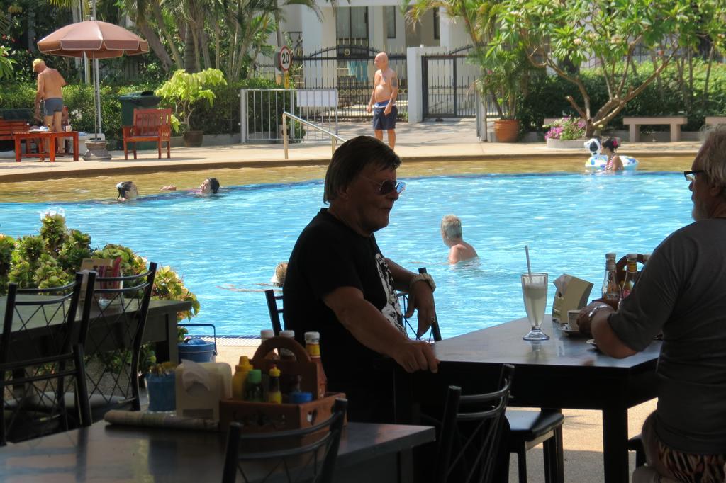 View Talay 1B Holidays Pattaya Exterior foto